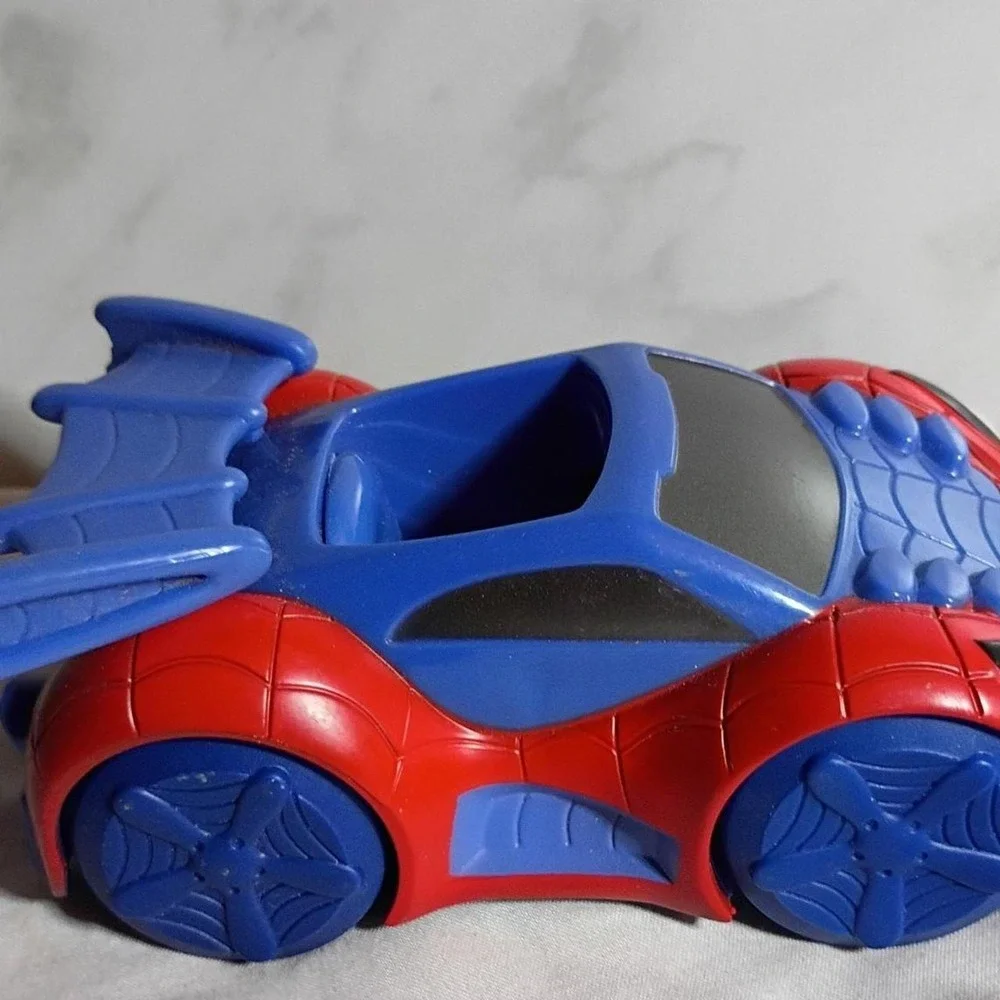 Marvel Spidey and His Amazing Friends Web Crawler Toy Car Hasbro F1940 Red Blue